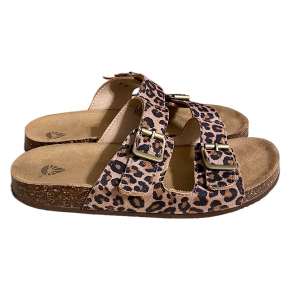 SOLD :: ษดแดกแดแด Leopard Print Adjustable Buckle Sandals - Picture 3 of 7